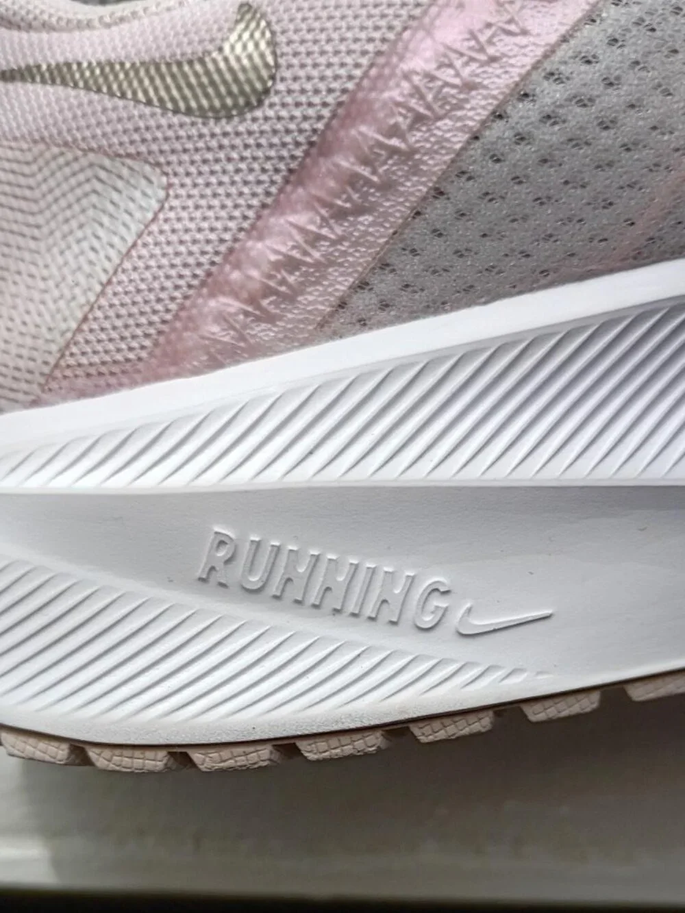 NIKE QUEST Running Shoes for women size 6.5 - Pink 6453/74378